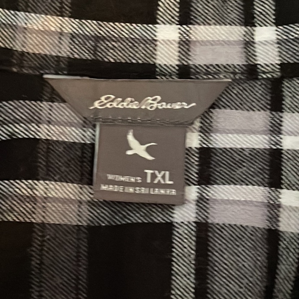 Women’s XLT Eddie Bauer Button Down - Picture 3 of 3